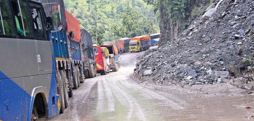 नारायणगढ–मुग्लिन सडक एसियाली मापदण्डको बनाउँदा पनि समस्या उस्तै