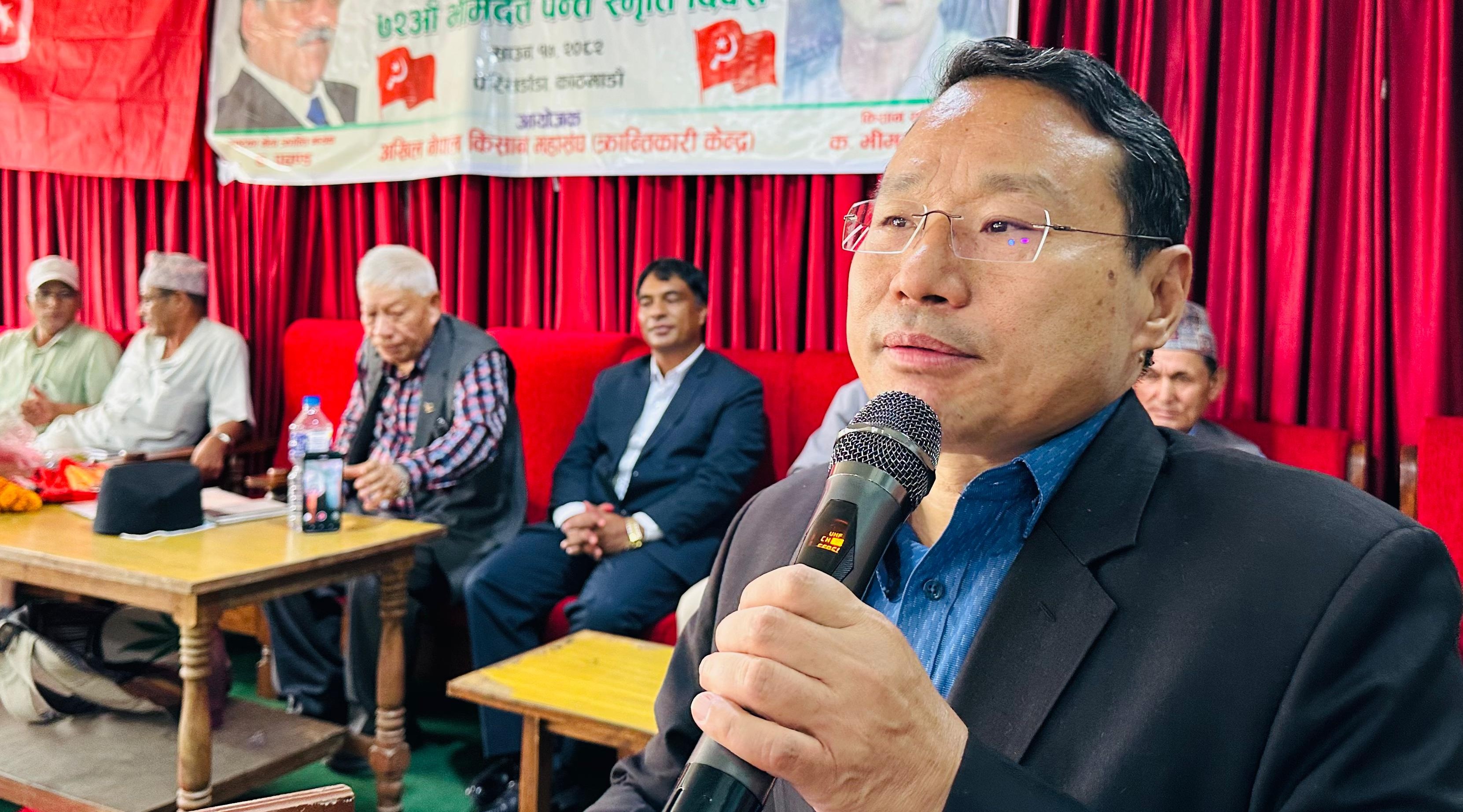 प्रचण्ड युगनायक हो, यो भन्न हिचकिचाउनु पर्दैनः वर्षमान पुन