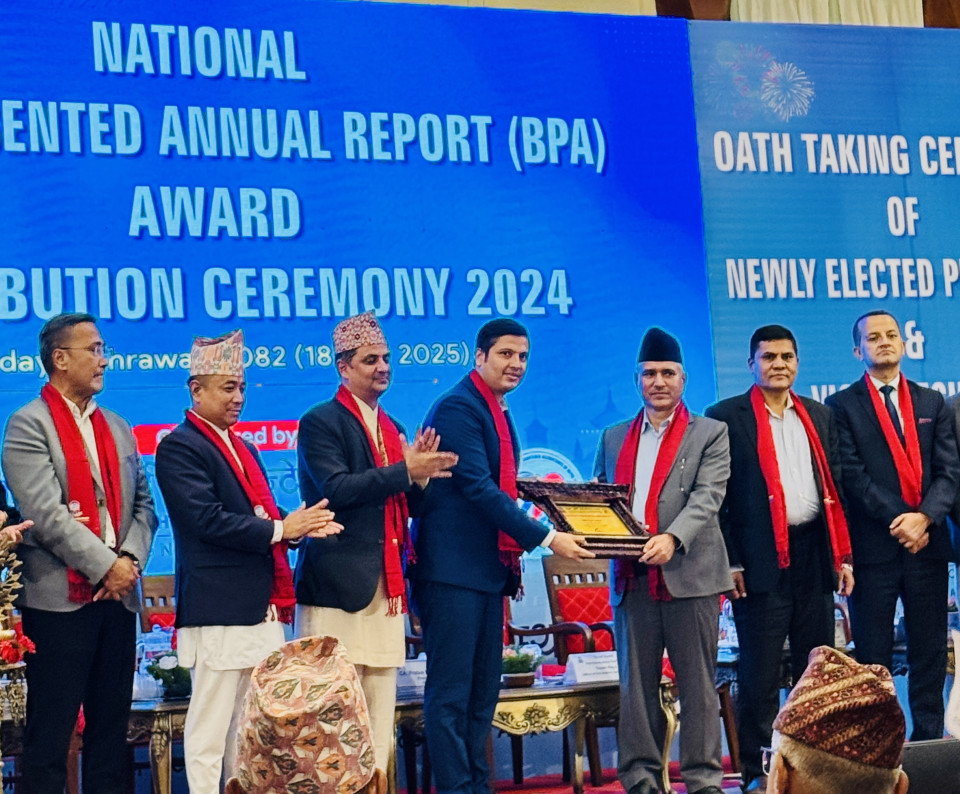 उत्कृष्ट वित्तीय प्रतिवेदनको गोल्ड अवार्ड नबिल बैंकलाई